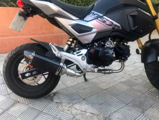 scarico sportivo carbon look montato